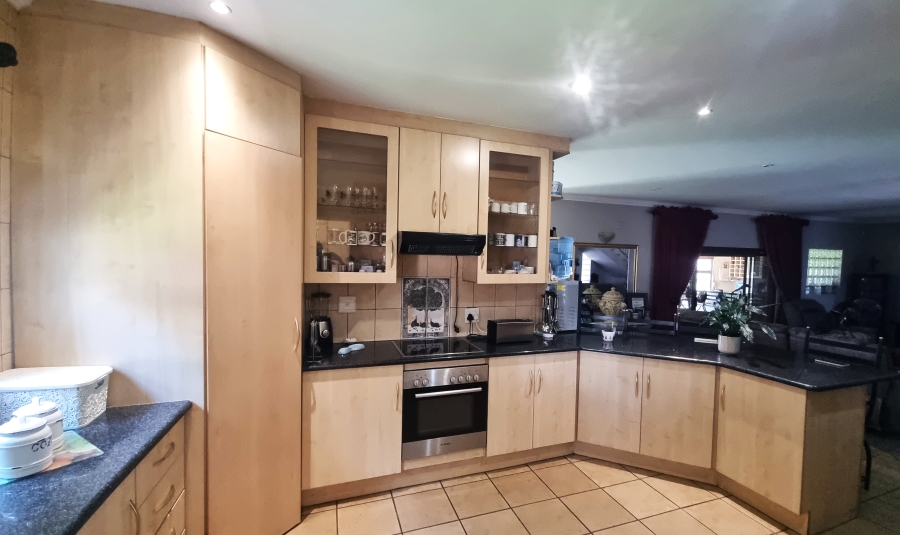 5 Bedroom Property for Sale in Melodie North West